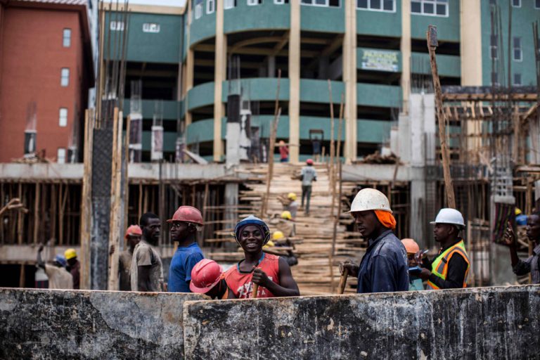 Rakentaminen edistää teollistumista, asuinoloja ja infrastruktuuria sekä tarjoaa työpaikkoja ja toimeentuloa. Kuva: Jacques Nkinzingabo / AFP /Lehtikuva